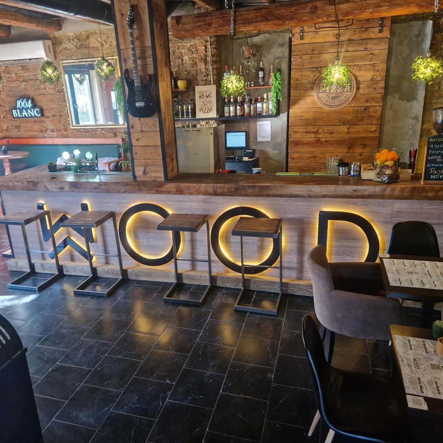 Wood Pizza Bar enterijer